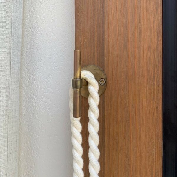 カーテンのふさかけとは？取り付け位置のポイント